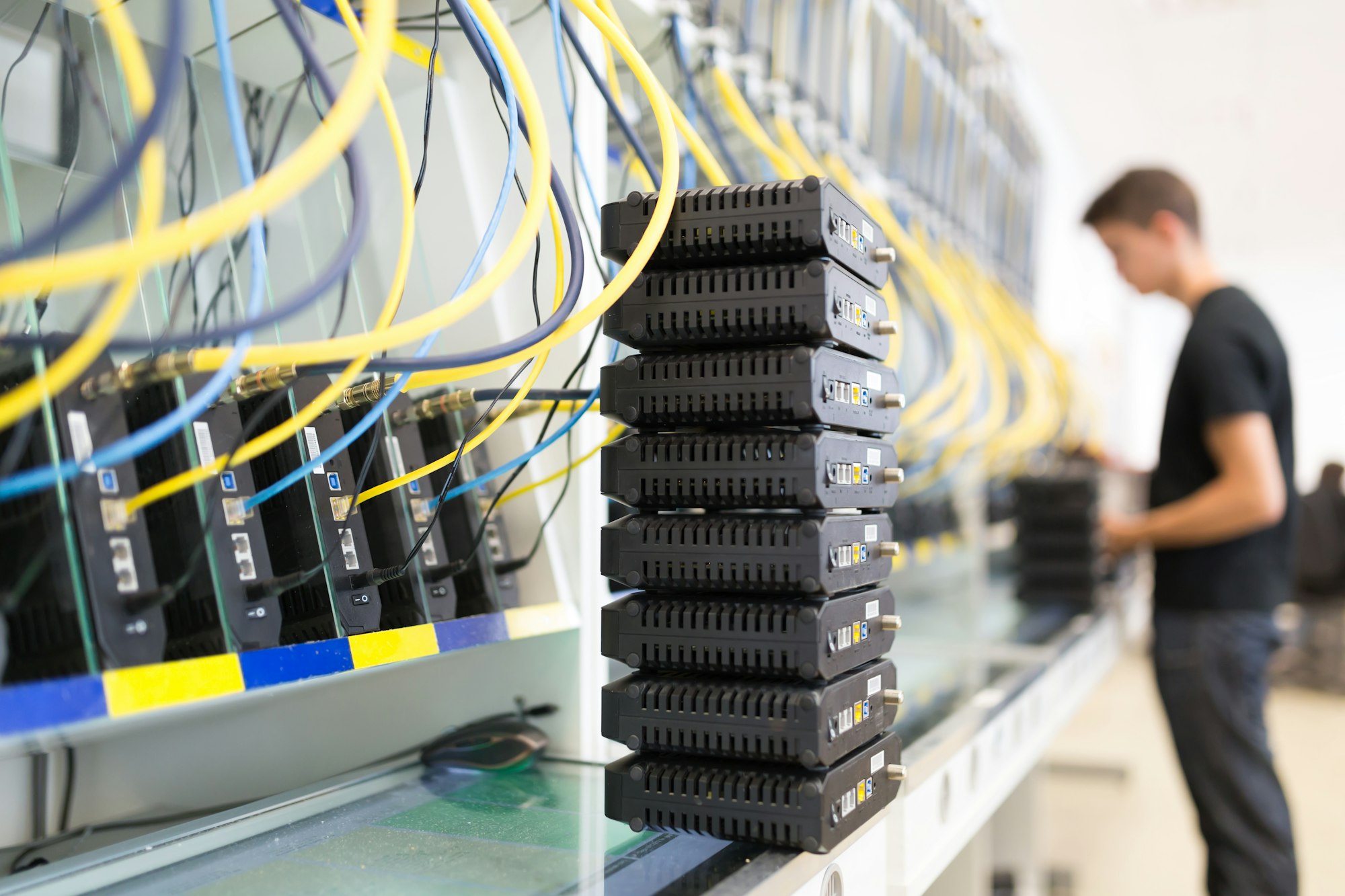 Modern networking hardware test bench